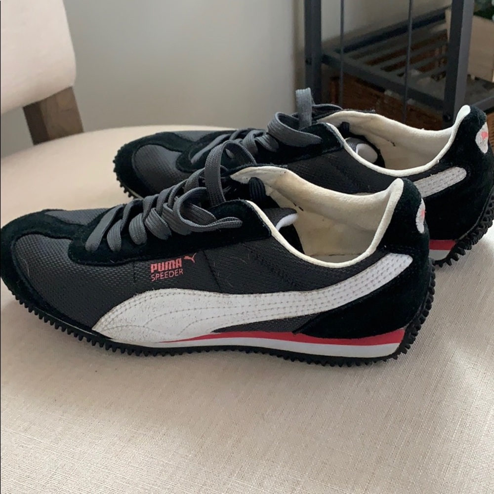 Barely worn puma shoes